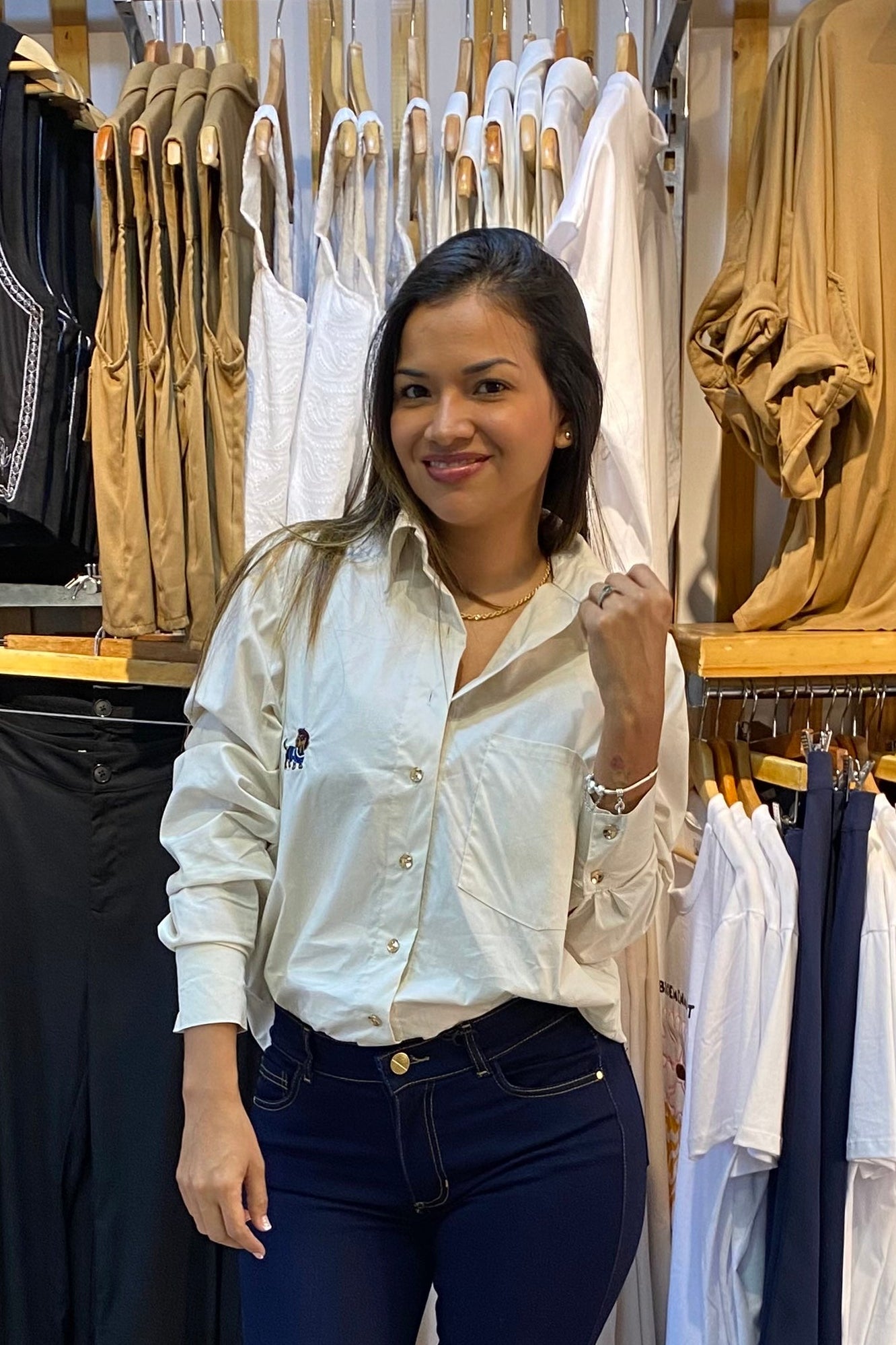 Camisa María del Mar Arena Bordada